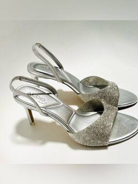 ALDO Silver Strappy Heels With
Crystal Jewels Size 6